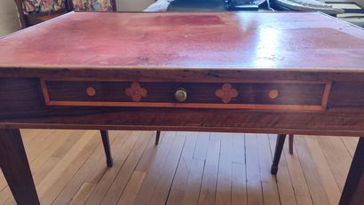 Small desk table, leather top
Height : 71...