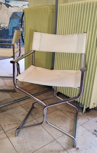 Set comprising a modern chrome-plated metal...