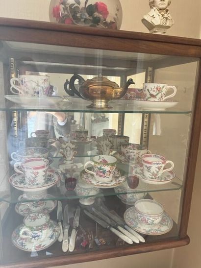 Partie de services en porcelaine de Minton,...