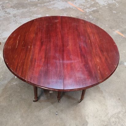 Mahogany dining table
Five natural wood extensions
Height...