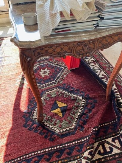 Middle table, cambered legs, marble top
Regency...