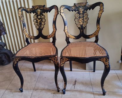 Set including a pedestal table with a black...