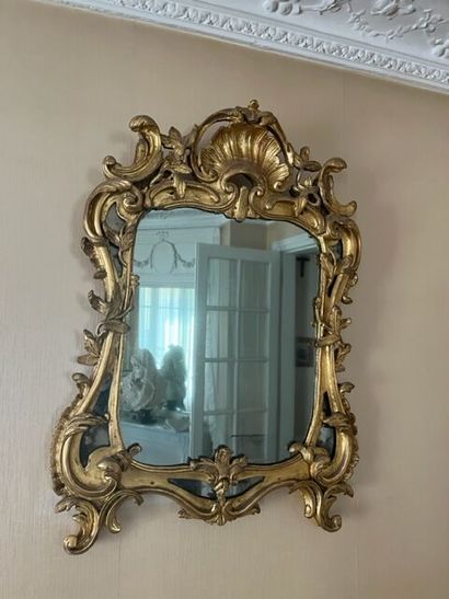Large gilded wood mirror surmounted by a...