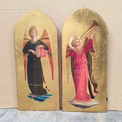 Angel musicians on gold background 
Two pairs...