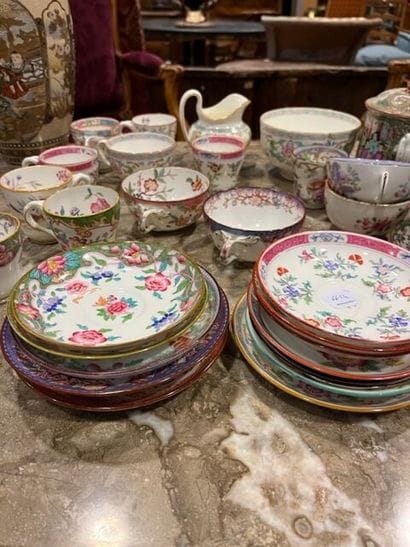 Partie de services en porcelaine de Minton,...