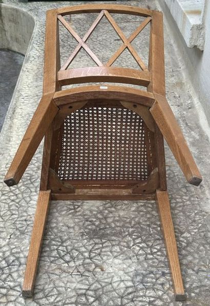 Waxed oak cross-beam chair with sloping back...