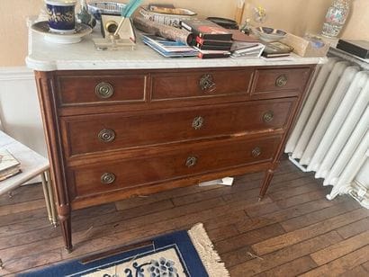 Mahogany veneered chest of drawers with 3...