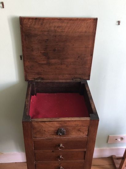 Set of four bedside cabinets comprising :
-...