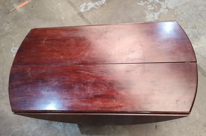Mahogany dining table
Five natural wood extensions
Height...