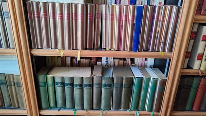 Lot of approx. 125 pleiades, including albums...