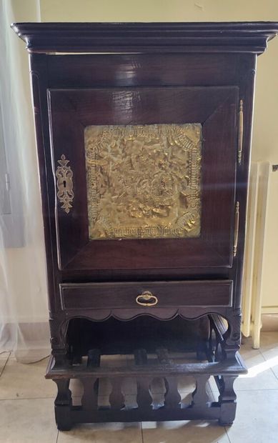 Small cabinet in wood and armorial brass...