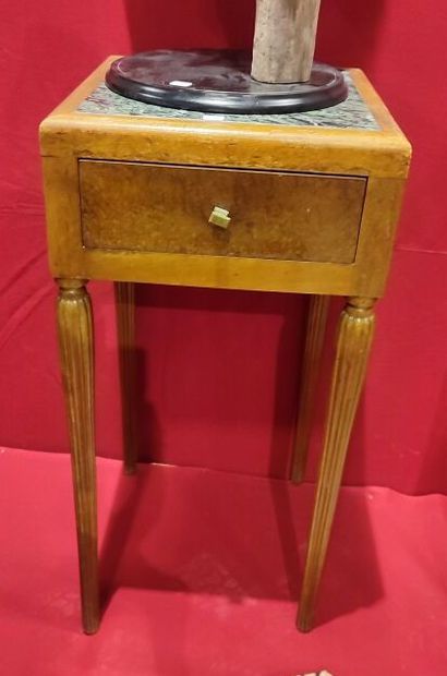 Set of four bedside cabinets comprising :
-...