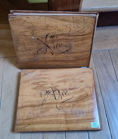 Deux albums en bois peint à décor floral
Haut....