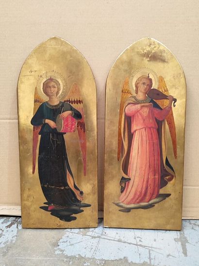Angel musicians on gold background 
Two pairs...