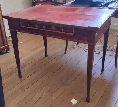 Small desk table, leather top
Height : 71...