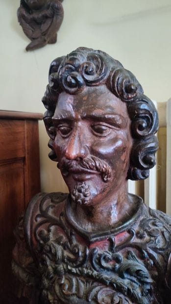 Buste d'homme en bois polychrome et sculpté,...