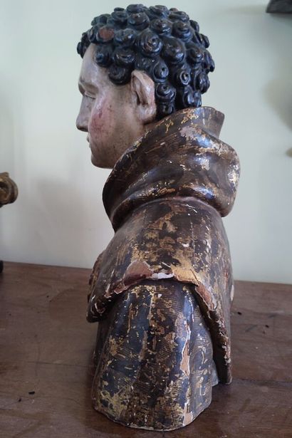Chef-reliquaire en bois sculpté polychrome...
