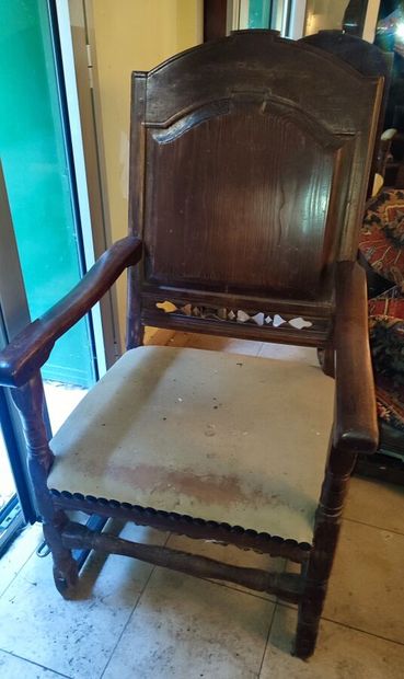 Oak armchair, worn yellow fabric upholstery
Height...