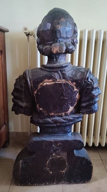 Buste d'homme en bois polychrome et sculpté,...