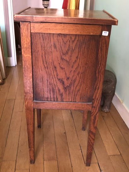 Set of four bedside cabinets comprising :
-...