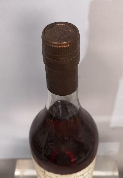 1 bottle TRES VIEUX COGNAC Petite Champagne...