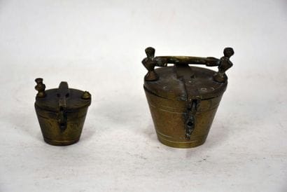 Set of two Nuremberg-type weight batteri...