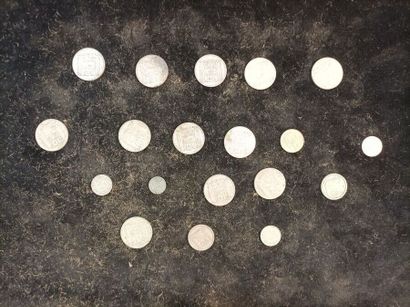 Lot of 365 silver coins 
Weight: 4131 grams...