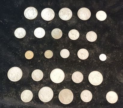 Lot of 365 silver coins 
Weight: 4131 grams...