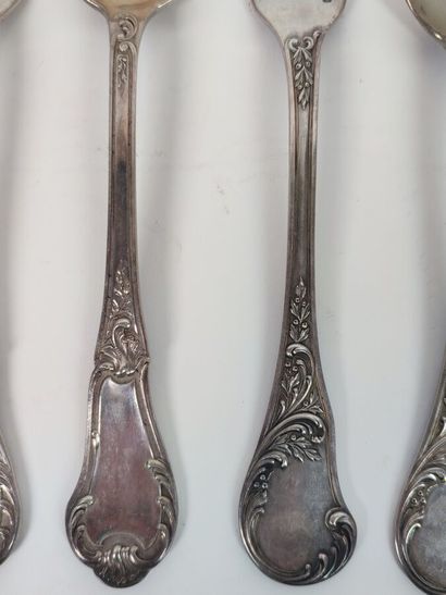 Lot de deux grands couverts en argent à décor...