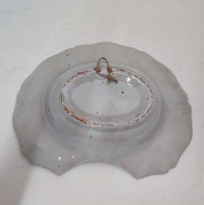 Polychrome earthenware beard dish decorated...