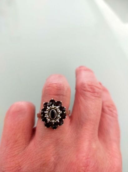 Silver ring set with garnets and pearls
Gross...