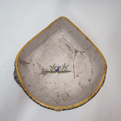In the taste of NEVERS, 
Earthenware salad...