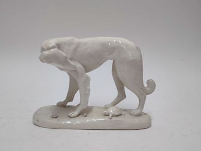 Lot of two ceramic dogs:
- a Capodimonte...