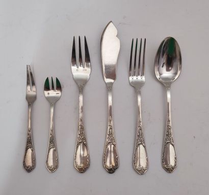 ERCUIS
A set of silver-plated cutlery with...
