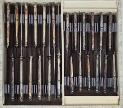 Set of metal and silver-plated flatware
A...
