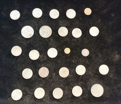 Lot of 365 silver coins 
Weight: 4131 grams...