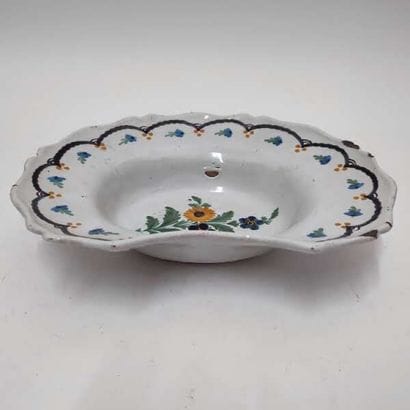 Polychrome earthenware beard dish decorated...
