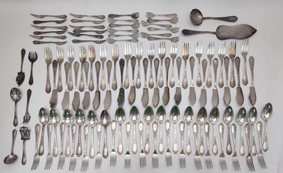 ERCUIS
A set of silver-plated cutlery with...