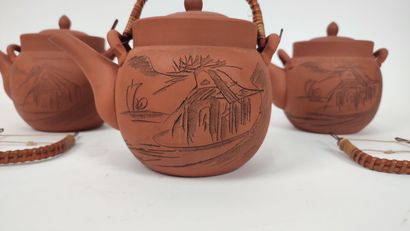 JAPAN, modern
Set of 3 terracotta teapots...