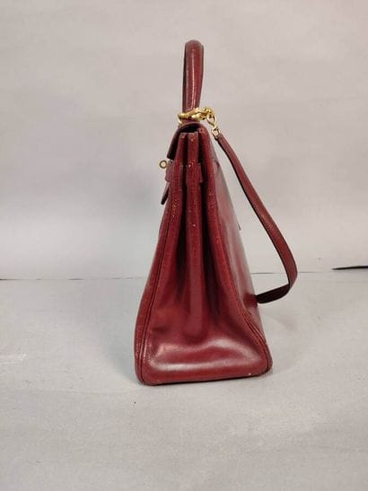 HERMÈS
Kelly