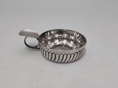 Taste-vin en argent à décor de godrons et...