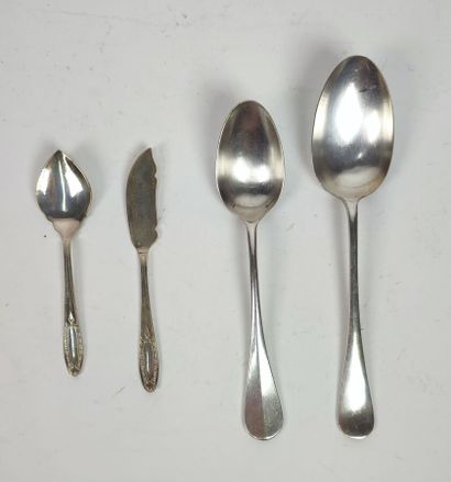 ERCUIS
Set of silver-plated cutlery including:...