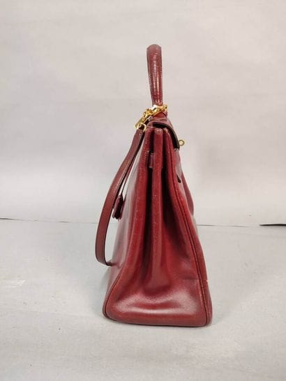 HERMÈS
Kelly