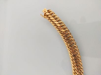 Soft link bracelet in 18k yellow gold
Weight...