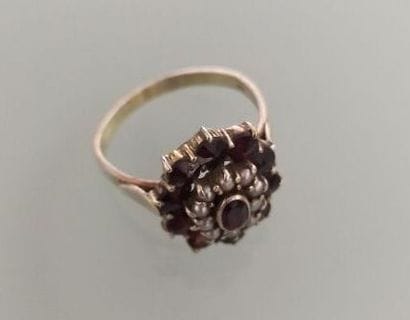 Silver ring set with garnets and pearls
Gross...