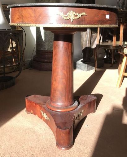 Small pedestal table in mahogany and mahogany...