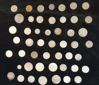 Lot of 365 silver coins 
Weight: 4131 grams...