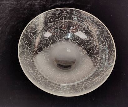 BACCARAT
Coupe en cristal à décor de grotesques...