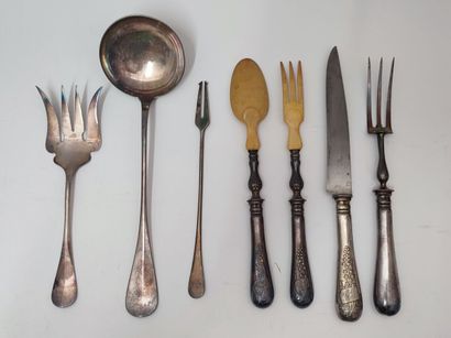 ERCUIS
Set of silver-plated cutlery decorated...