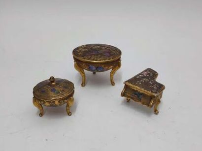 Set of porcelain subjects and boxes so Meissen,...